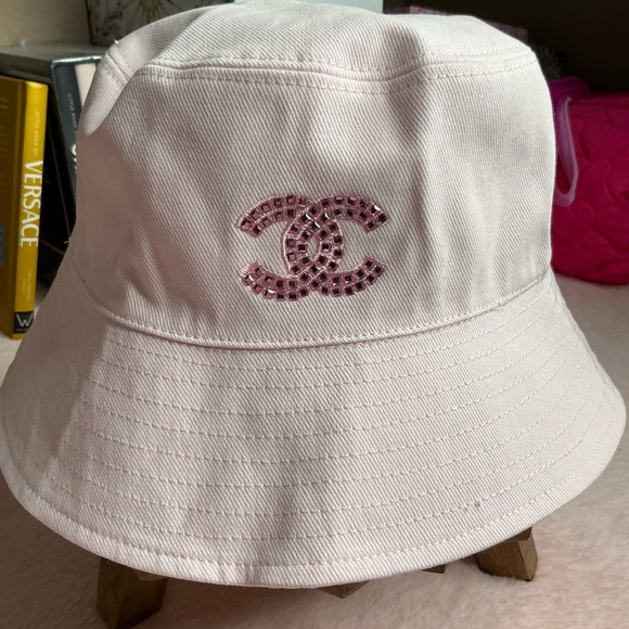 CHANEL Accessories - GWP Chanel Soft Pink & White Floral (Coco Beach 2021)